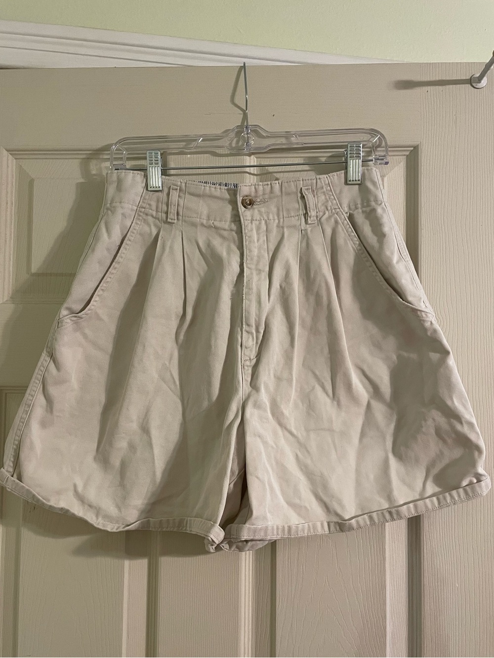 Vintage Dockers Cream High-Waist Pleated Shorts